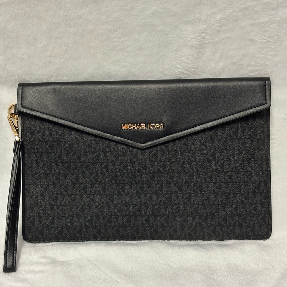 Michael Kors wristlet